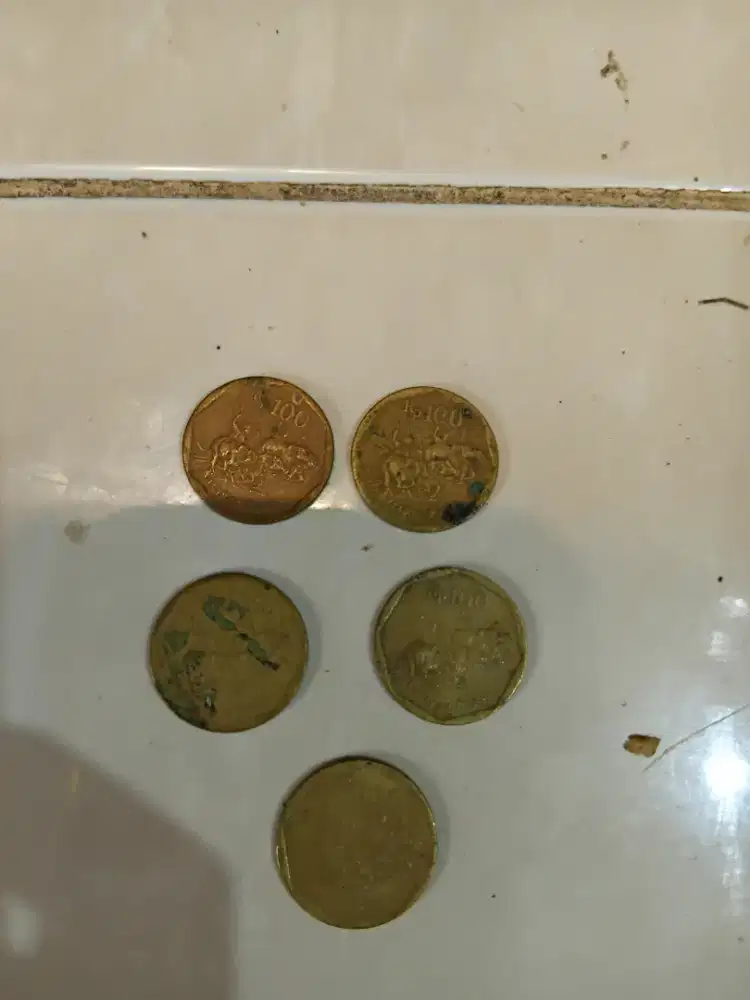 Uang koin kuno 100 kuning