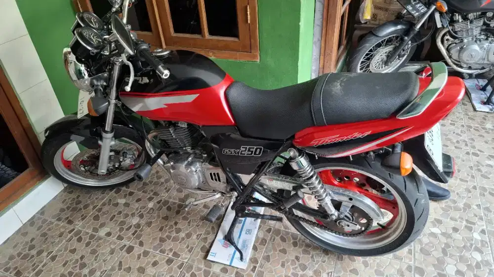 Suzuki Thunder 250 (2004)