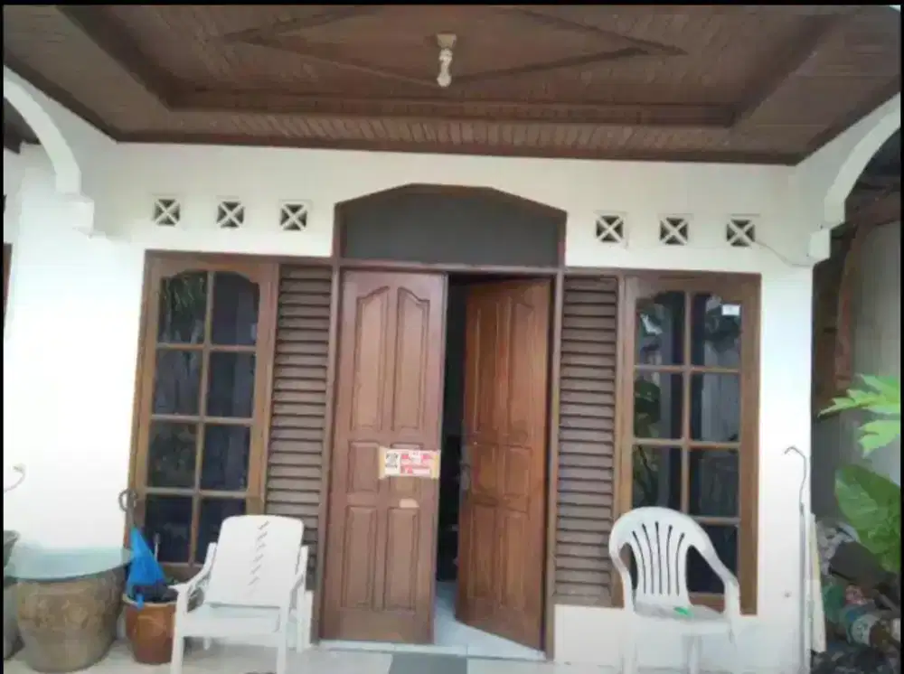 Disewakan rumah besar asri