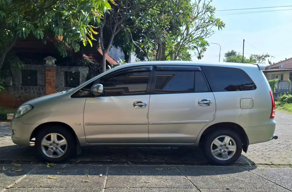 Toyota Kijang Innova 2006 Bensin