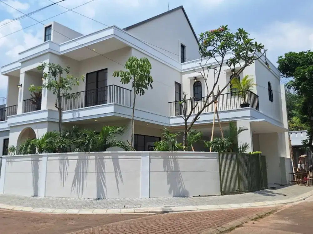 Dijual Rumah Baru Sangat Mewah Kondisi Semifurnish di Kencana Loka BSD