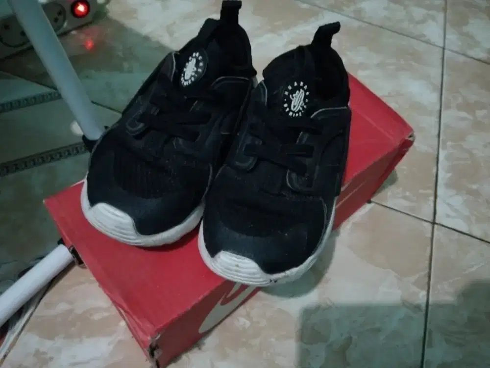 Sepatu anak brand