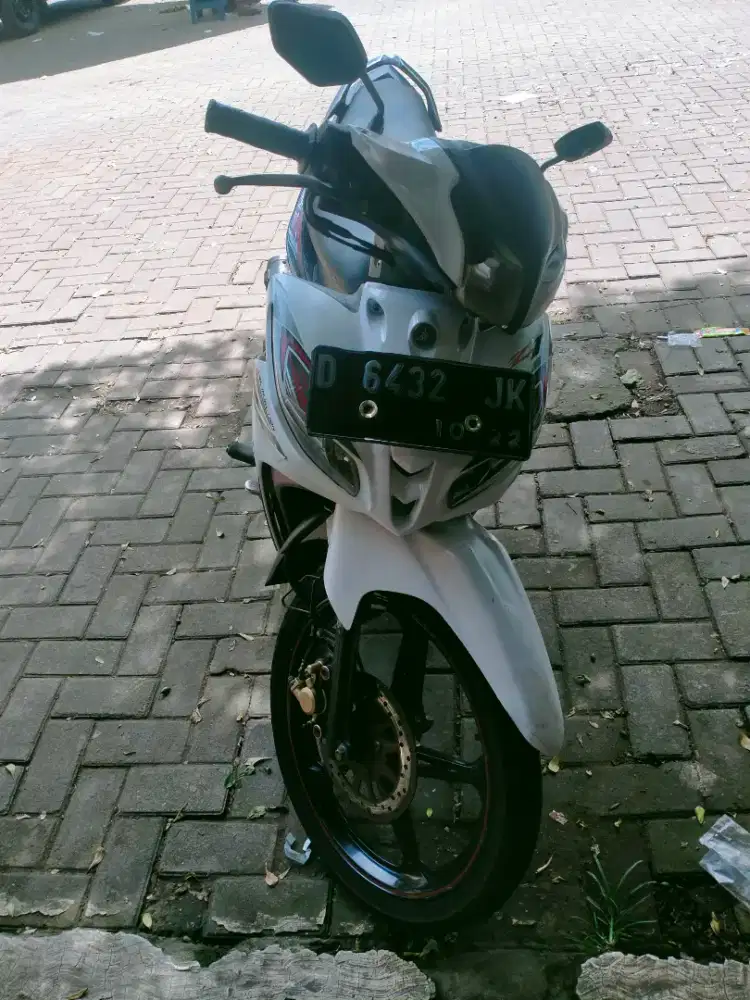 Jupiter Z1 , warna putih