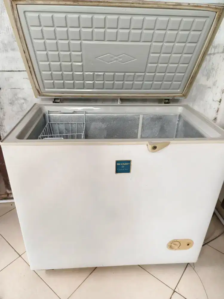 Frezeer sharp FRV 200