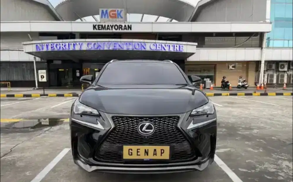 Lexux NX 200 T Spott