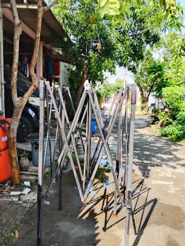 Tenda jualan dadakan