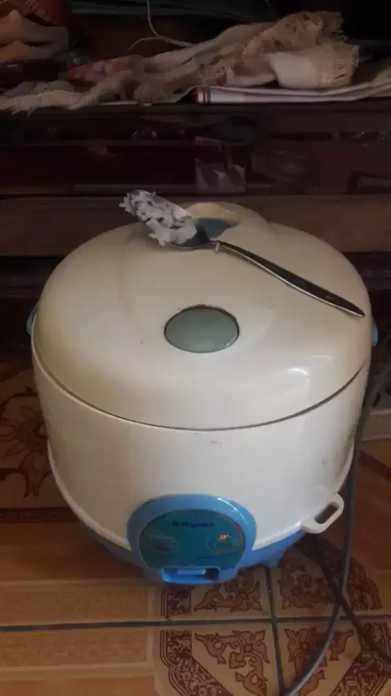 Jual aja magic com merk Miyako ukuran 1.2L.Normal pemakaian aja.