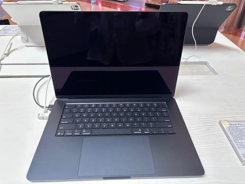 MacBook Pro (14 inci)