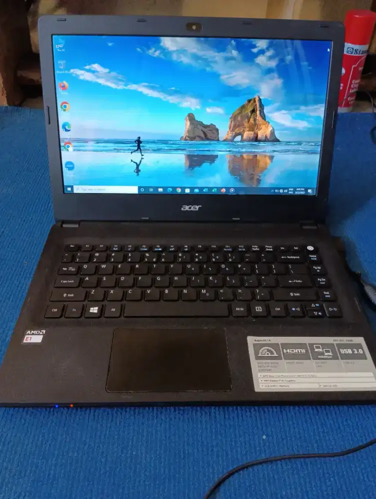 Laptop Acer Aspire ES1-421-24Q8