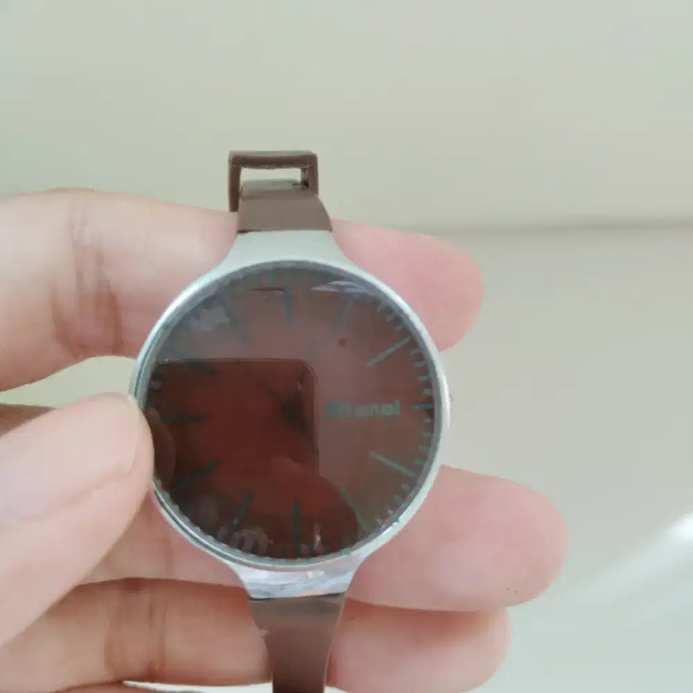 Jam Tangan Preloved Merek Monol