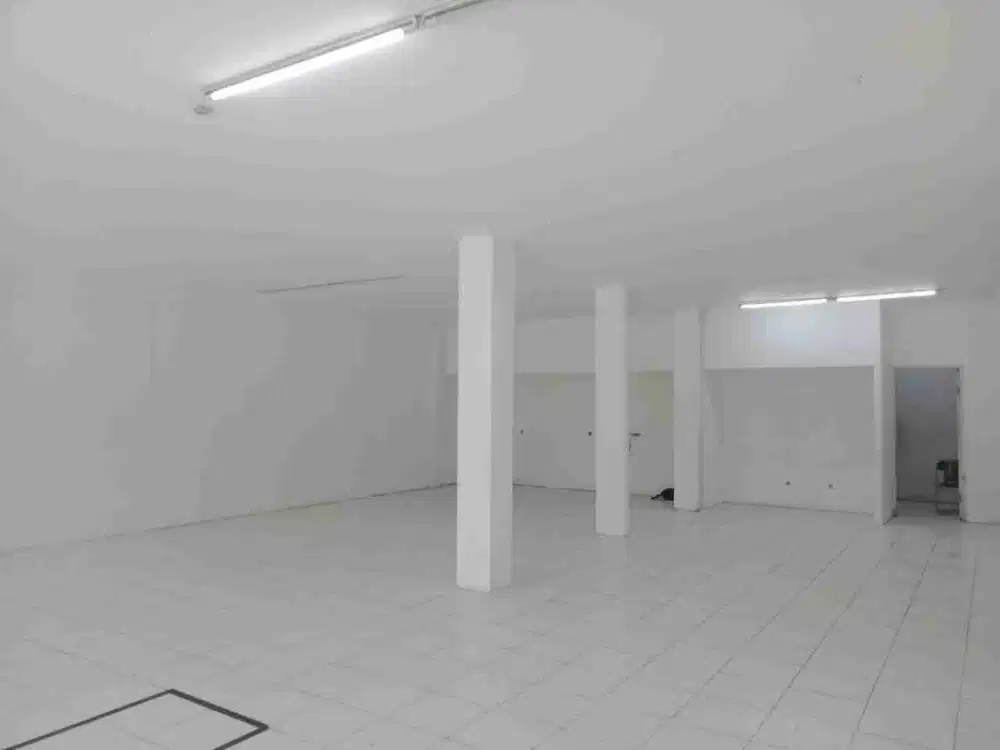 Ruko Gandeng Parkiran Luas Di Bogor Barat