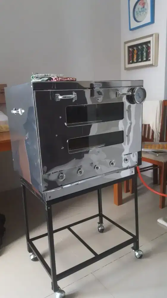 Di jual oven segera , kondisi prima, memuaskan