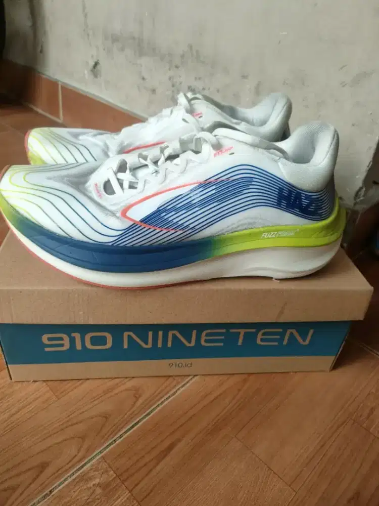Sepatu running 910 nineten haze tempo