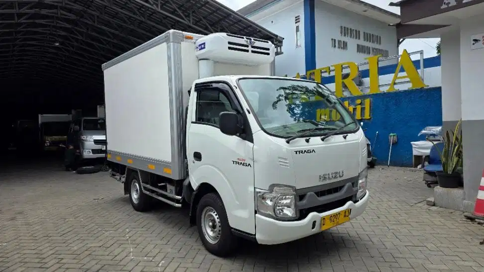 Isuzu Traga 2.5 Diesel + Box Freezer Hwasung HT100III
2025
New, km 635