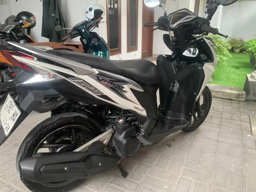 Jual BU Vario CBS 125c Putih