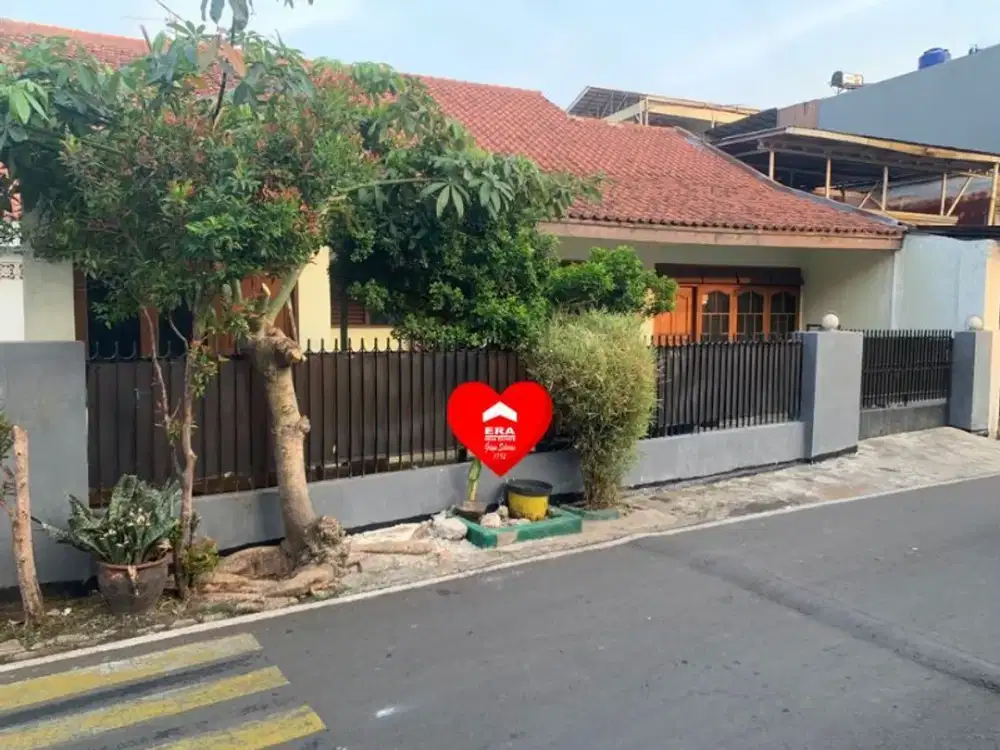 Rumah Hoek di Jl Benda, Kebayoran Baru, Jakarta Selatan