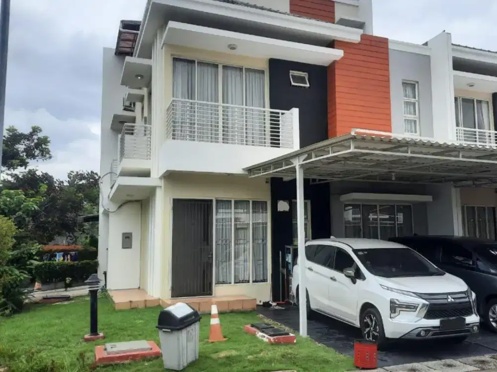DIJUAL! RUMAH HOOK 3 LANTAI SEMI FURNISHED GREENLAKE CITY CIPONDOH TANGERANG