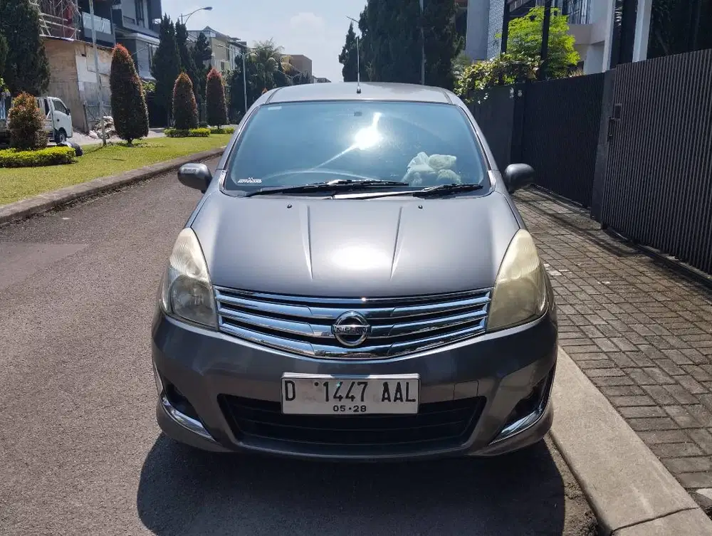 Di Jual Nissan Grand Livina XV Tahun 2013