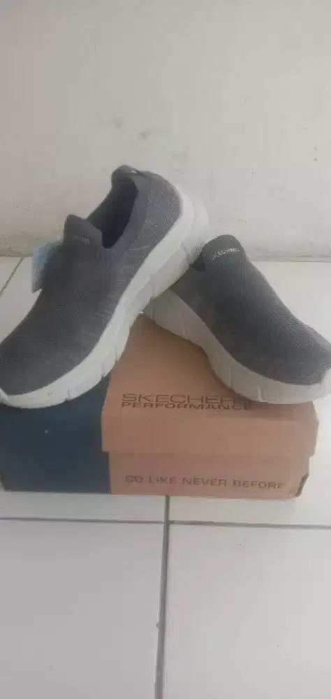 Sepatu Skechers gowalk