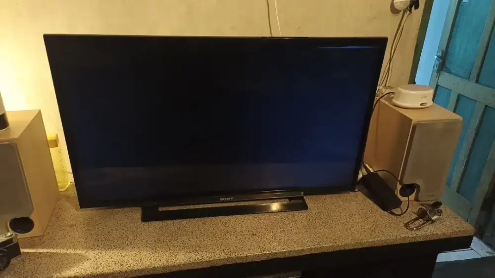 tv 40in  sony BRAVIA rusak layar ngeblank