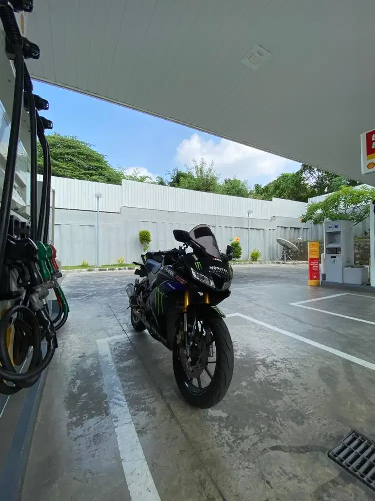 R15 Monster Edition (Special Edition)