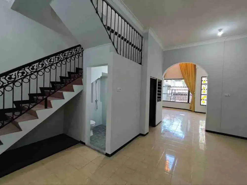 MURAH!! RUMAH BARU RENOV PUSAT KOTA SIAP HUNI