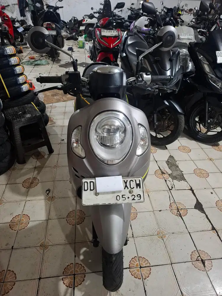 Honda Scoopy 110cc 2024 silver
