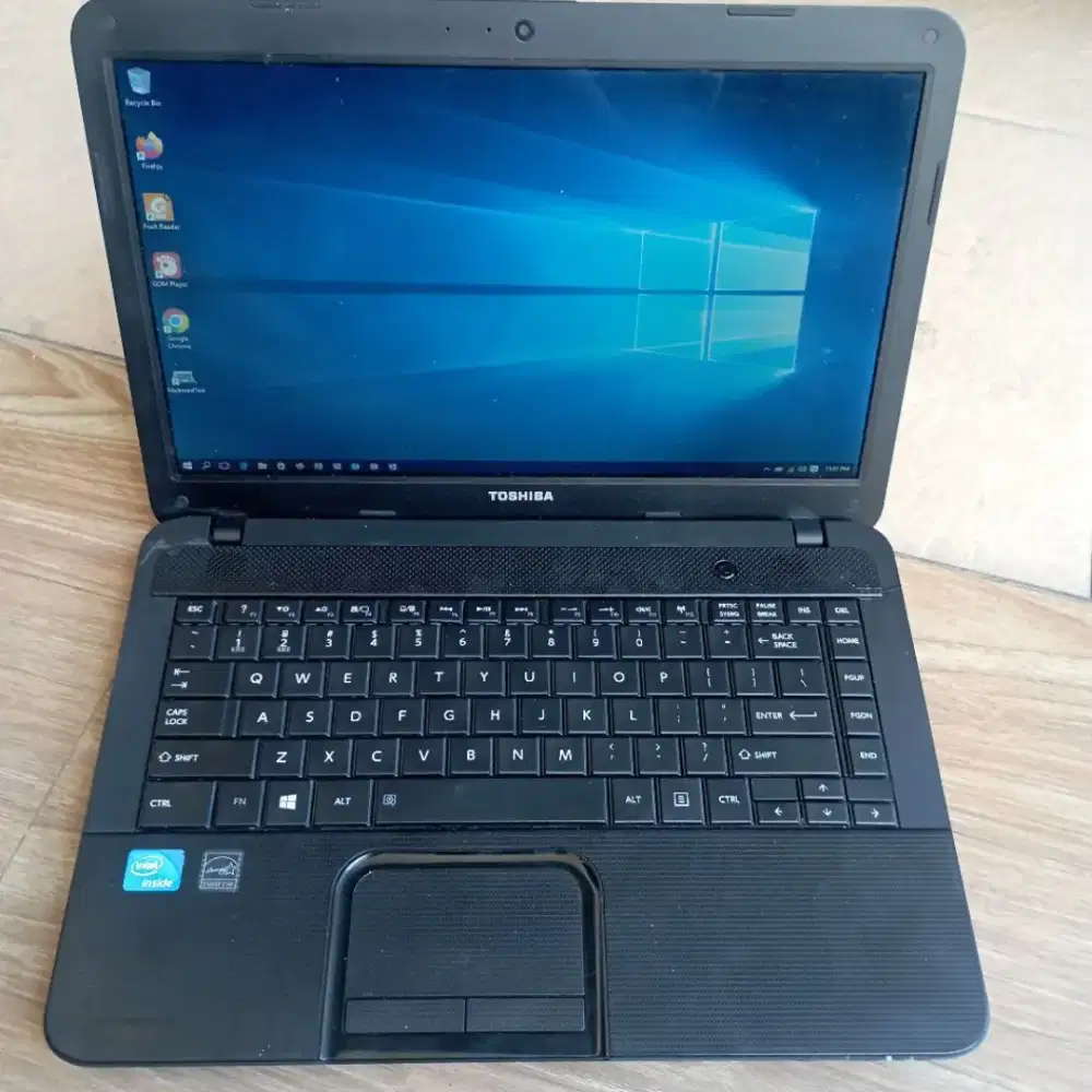 SSD256GB RAM4GB Laptop 14 inch TOSHIBA Satellite C800 NORMAL