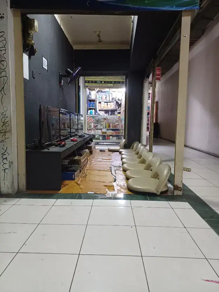 Di jual cepat ps dan tv 4 set.