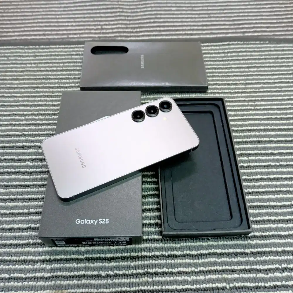 Samsung Galaxy S25 12/512gb pake 6 Bln 99% like new grs resmi sein
