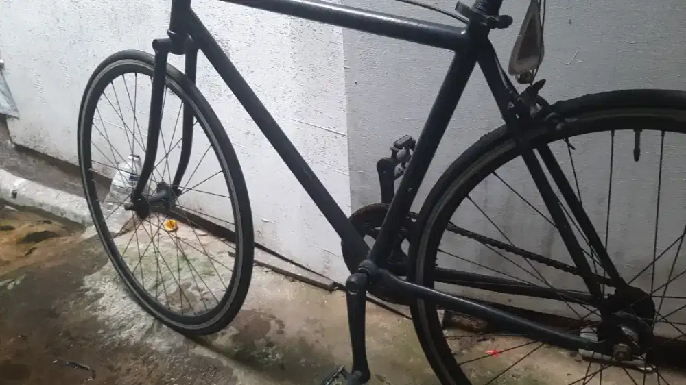 Sepeda Warna Hitam