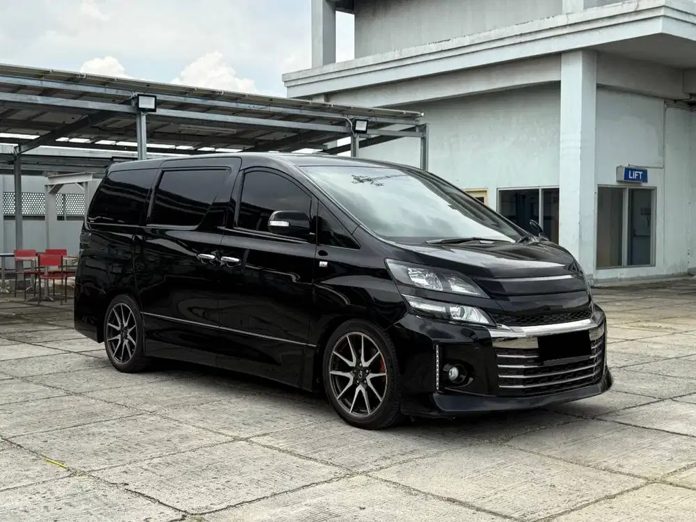 TOYOTA VELLFIRE Z 2013