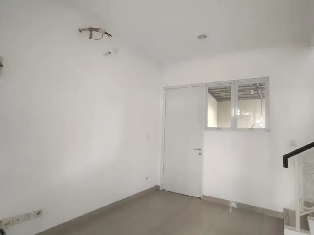 Rumah Jual Lebar 6 Siap Huni, Cluster Thames Jakarta Garden City