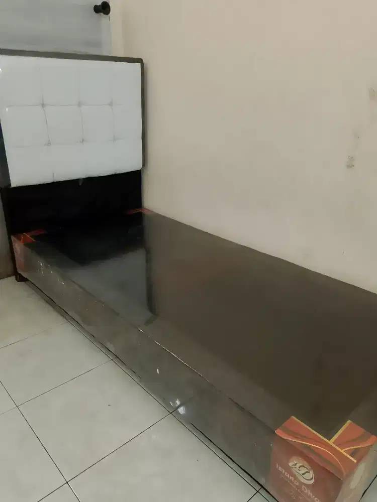 Divan Baru merk ratu divan