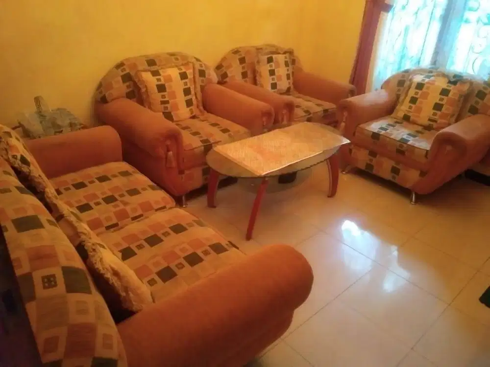 1 Set Sofa dan Meja Ruang Tamu