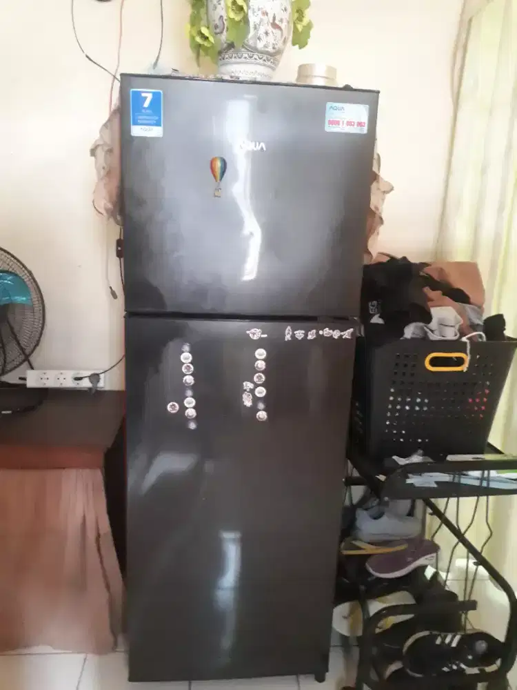 Jual kulkas 2 pintu merek AQUA normal