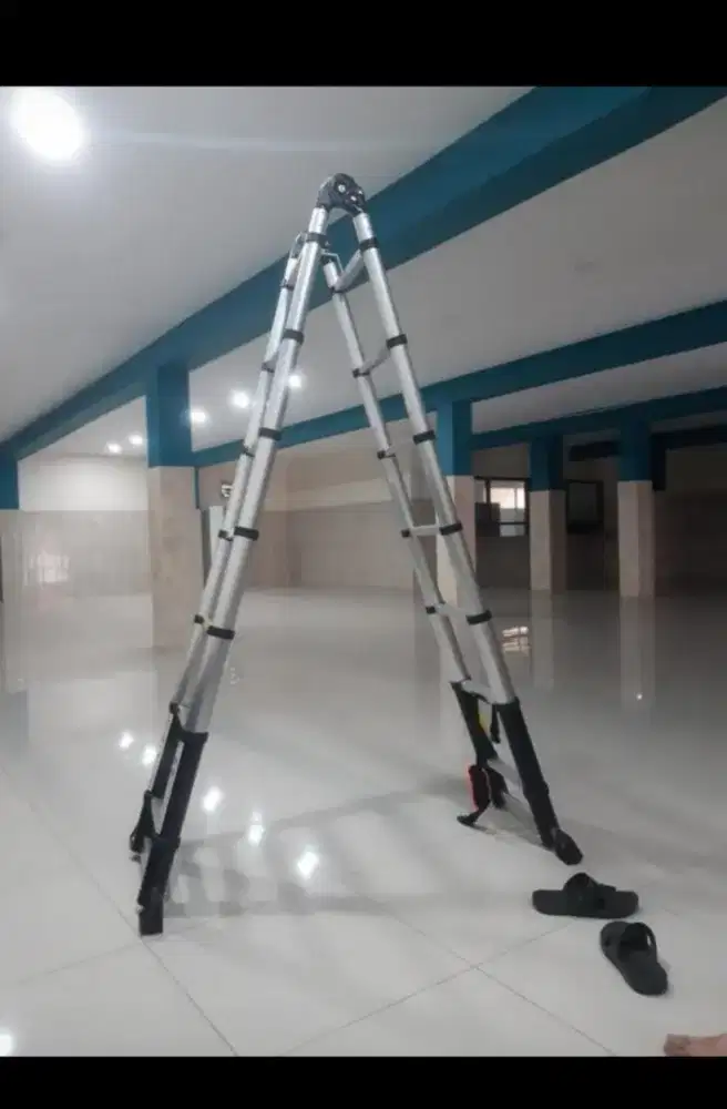 Tangga AC teleskopik dobel lipat V 3,8m