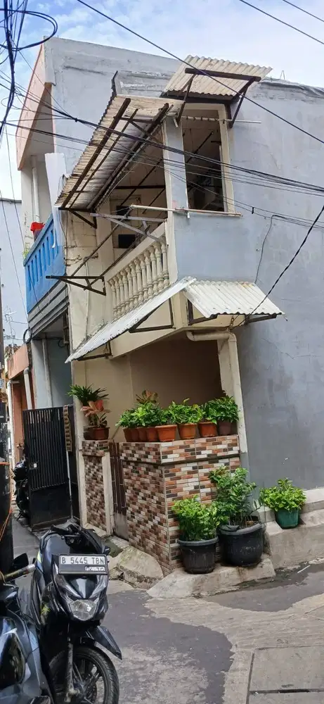 DI JUAL RUMAH CEMPAKA PUTIH UTARA