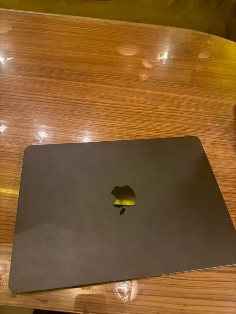 MacBook Air 13 inci  m4, 16 gb , 256 , Kondisi baru, dibeli dari ibox