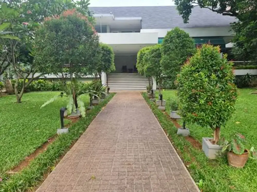 For Rent Beautiful Stand Alone House With A Huge Land And Feel Like Living In A Resort Located In Kemang Jakarta Selatan Area
