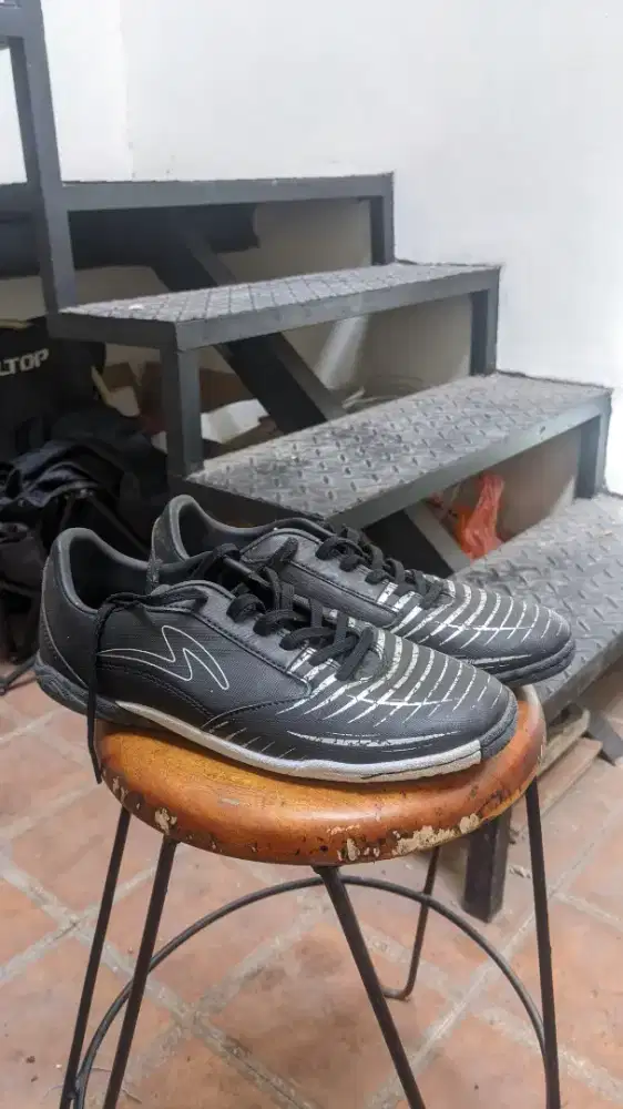 Sepatu Futsal Specs