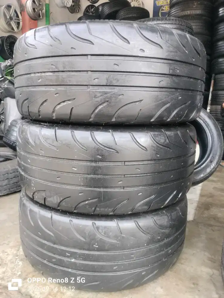 Jual ban copotan mrek acelera 651 ukuran 255 60 R18 kond 90% 3pcs.