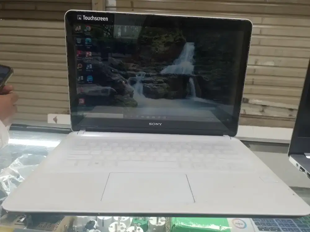 Laptop Sony Vaio putih Toucreen intel core i3-3227U