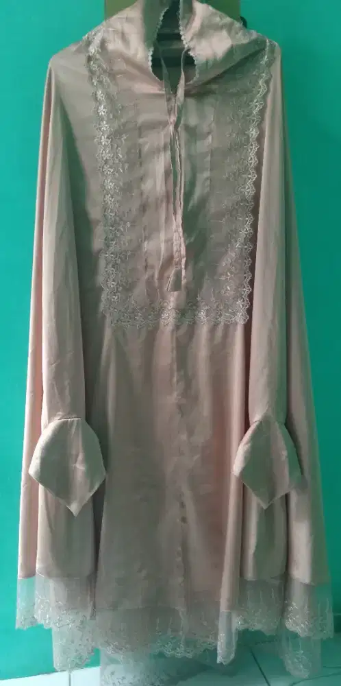 Mukena penggalan + sajadah.