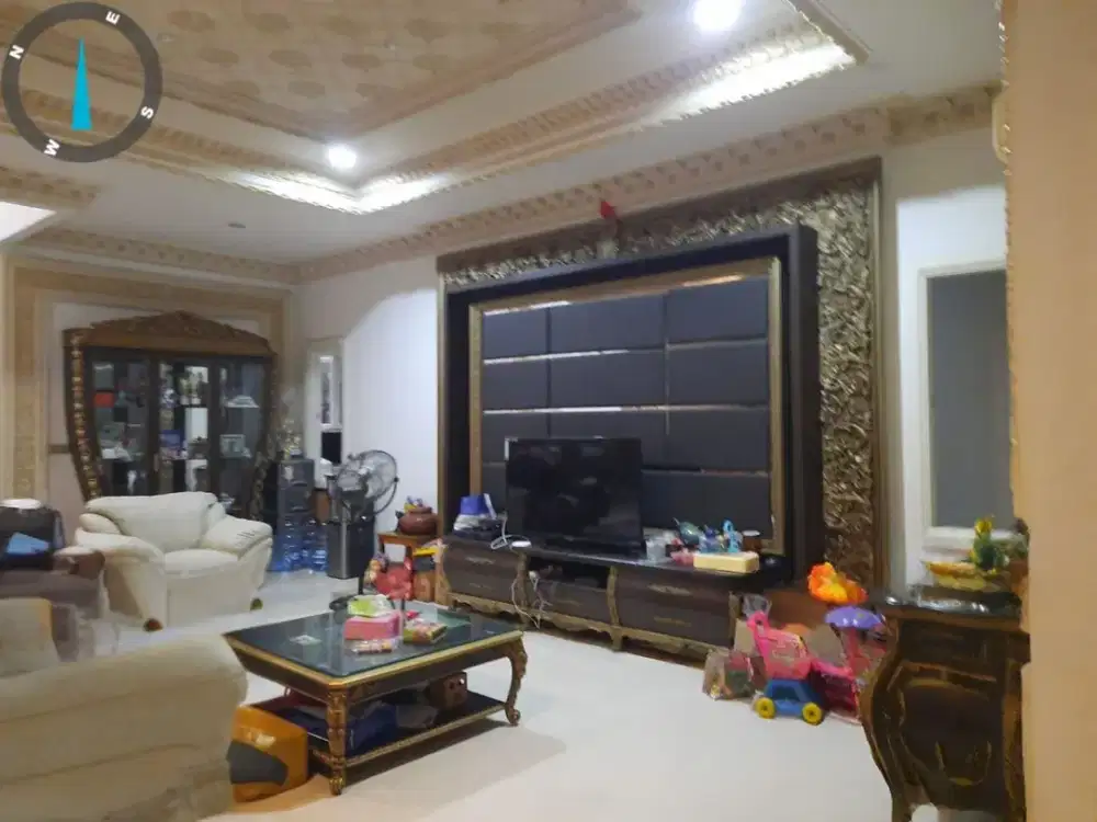 Dijual Rumah Mewah Bergaya Eropa 10x20 meter 3,5 Lantai di Taman Palem Lestari Cengkareng Jakarta Barat