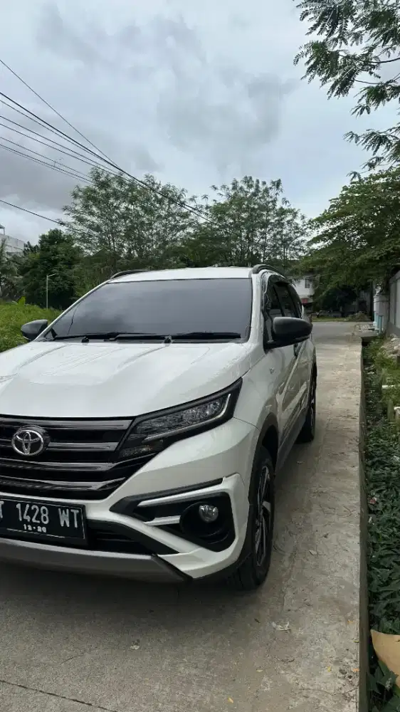 Dijual Cepat Toyota Rush GR sporty matic tahun 2021 pemakaian 2022