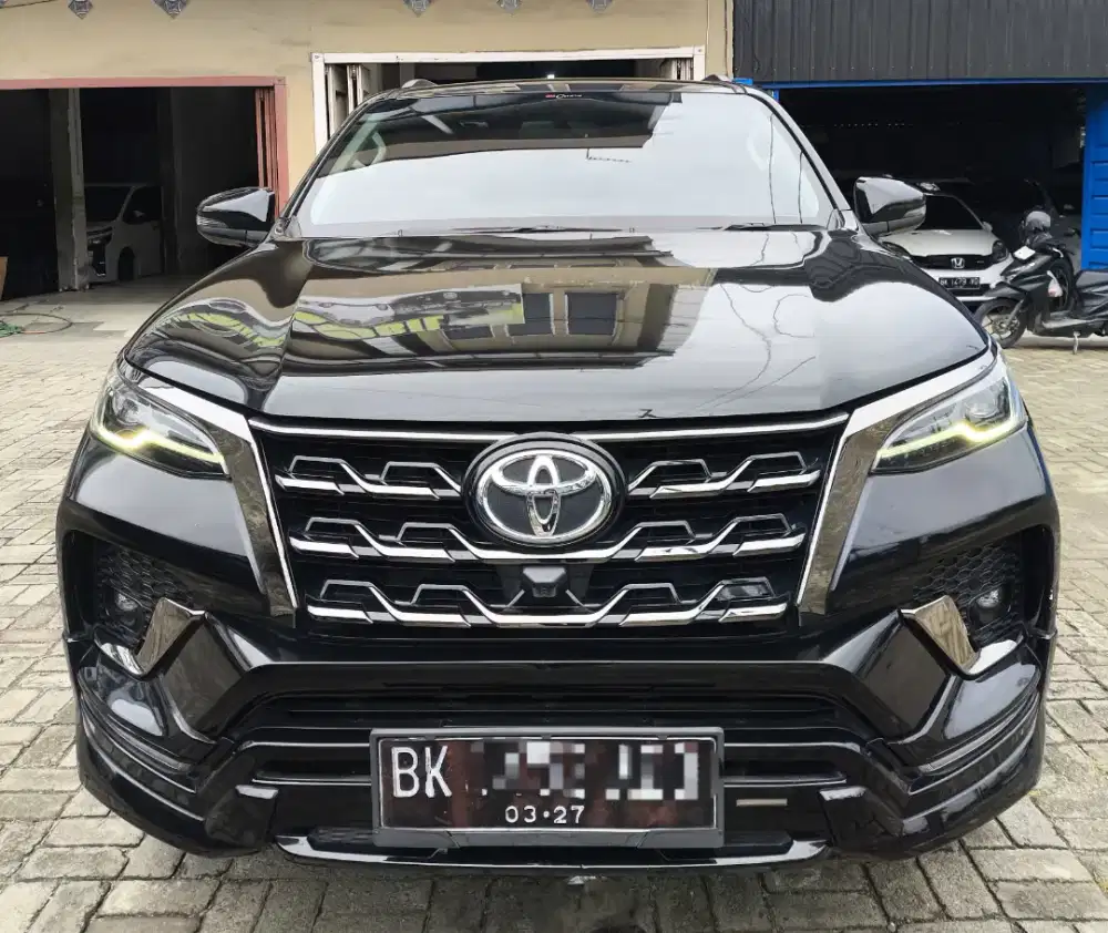 Fortuner GR 2.4 matic diesel 2022 Hitam
