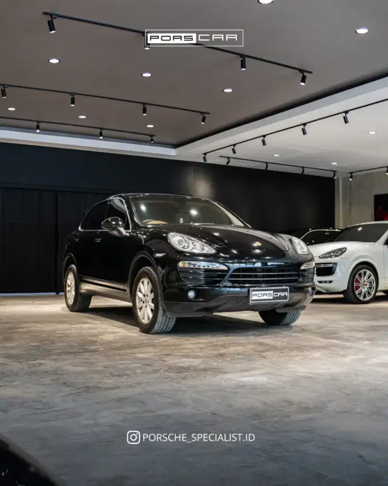 Porsche Cayenne 2011 Black [Low KM]