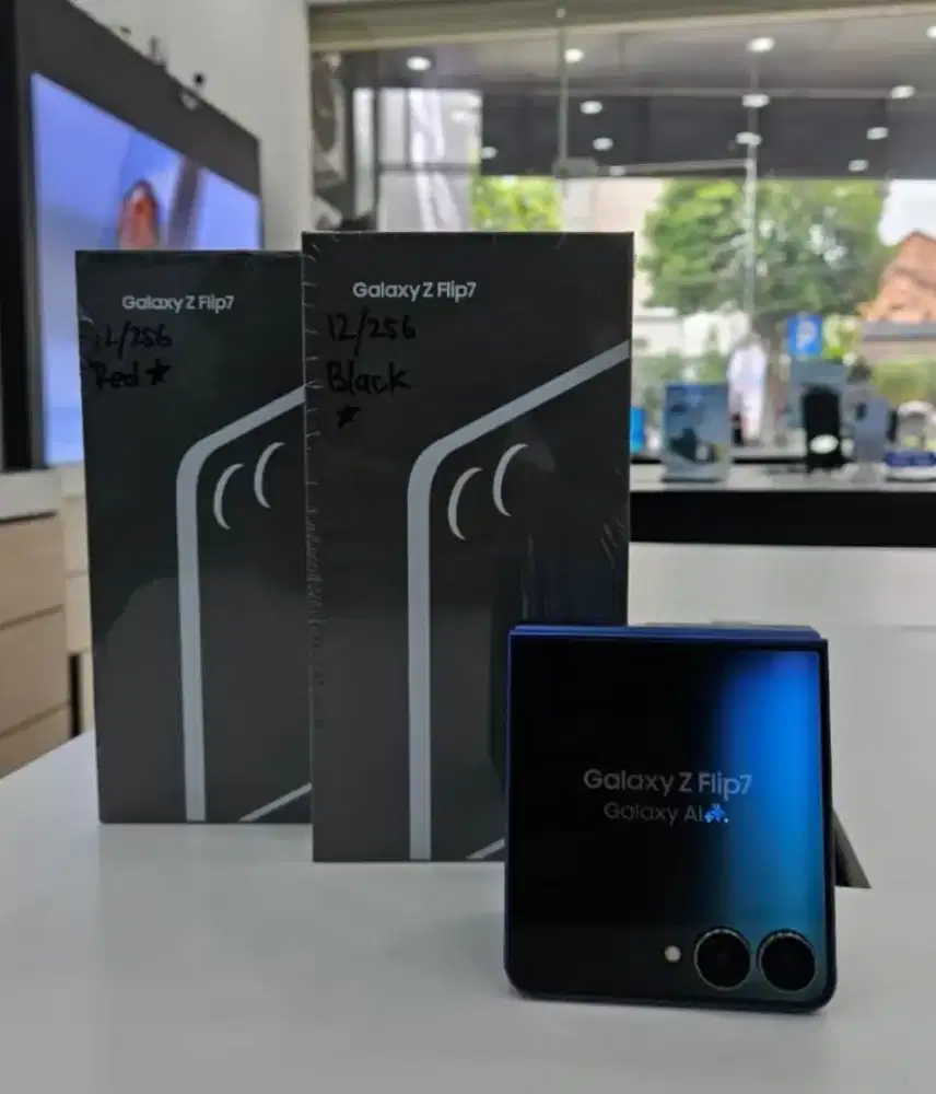 SAMSUNG GALAXY Z Flip 7 12+12/256GB GARANSI RESMI DAN MASIH SEGELLL!!