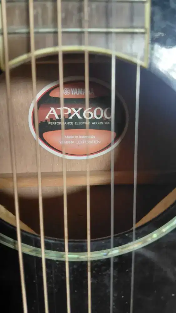 Di Jual Gitar Elektrik Akustik  Yamaha  Tipe APX 600  FOLFG